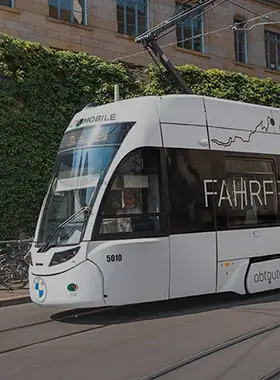 Das Abt Automobile Tram auf den Schienen in Basel>
                                </div>

                                <div class=